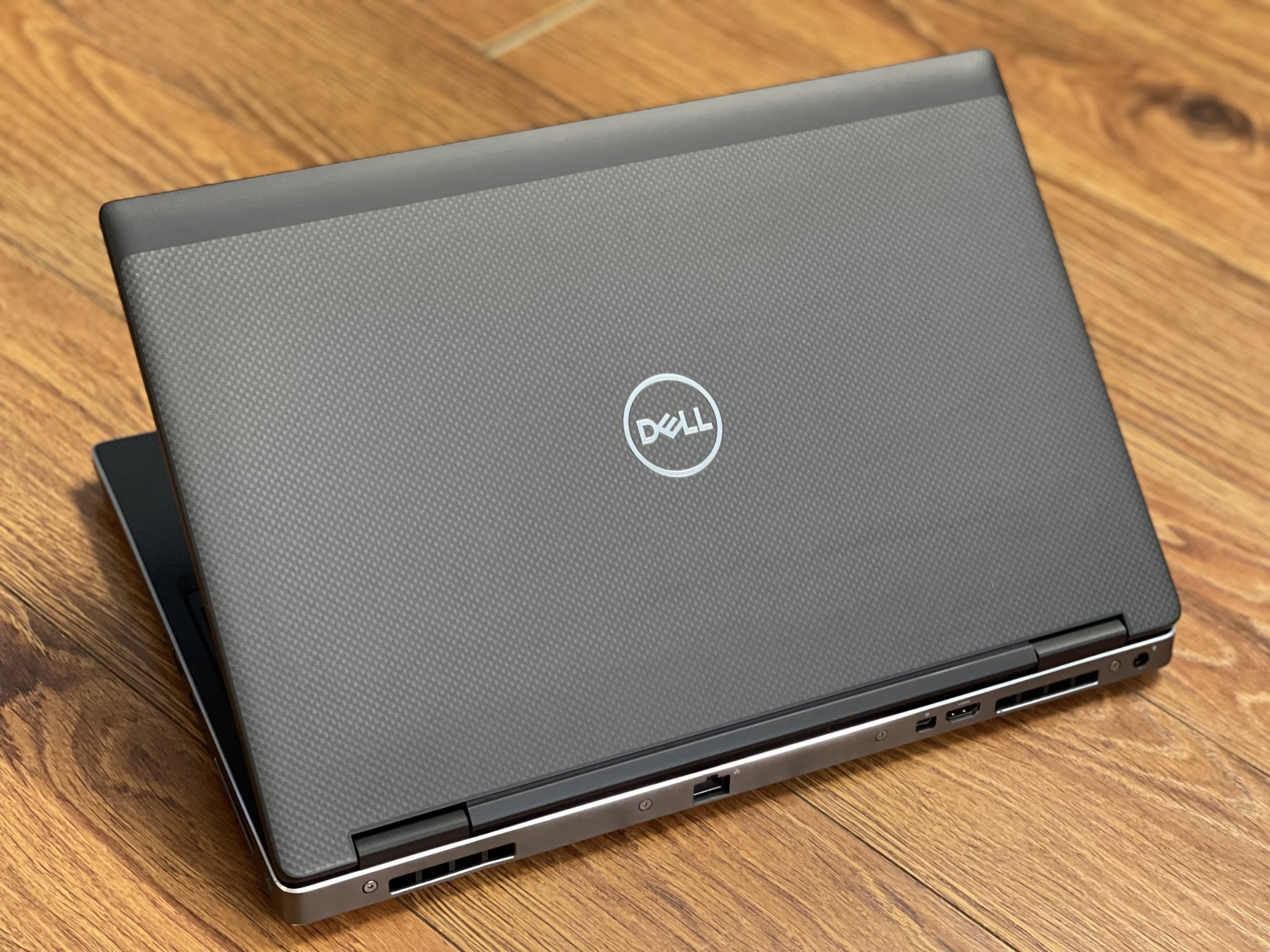 Dell Precision 7530 m&aacute;y trạm gi&aacute; si&ecirc;u tốt, bền bỉ